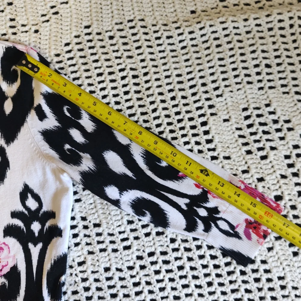 White House Black Market Black and White Cardigan with Pink Floral Design - Picture 11 of 12